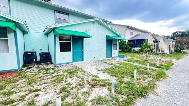 Photo - BEAUTIFUL 2 Bed/2 Bath Townhome in Winter ...