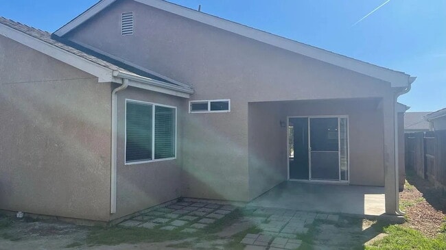 Photo - 2138 Solis St