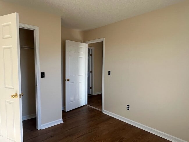Photo - 3 bed 2 bath + 2 car garage- Jonesborough