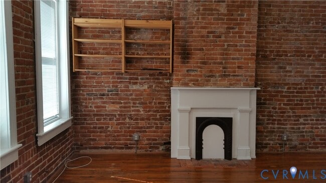 Building Photo - 408 W Marshall St Unit 3
