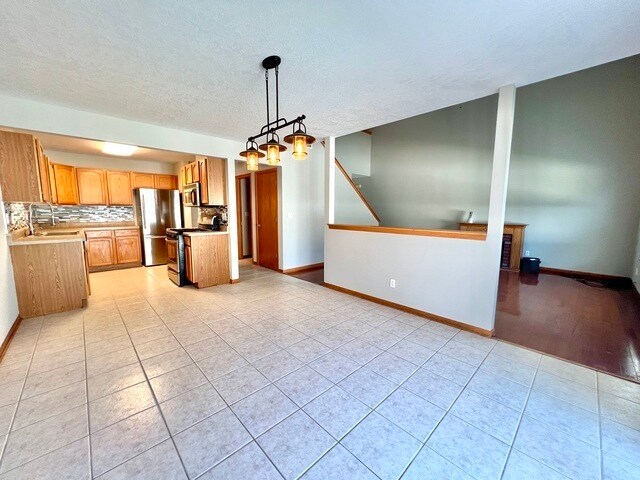 1172 Rose Dr