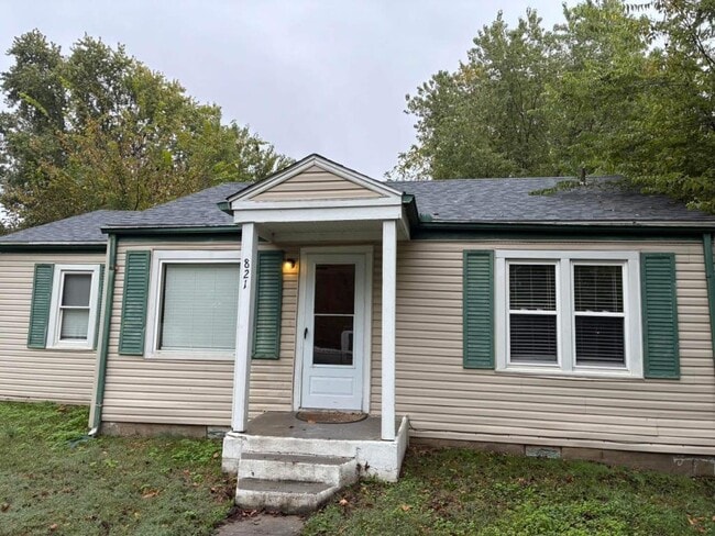 Building Photo - 821 New Hampshire Ave