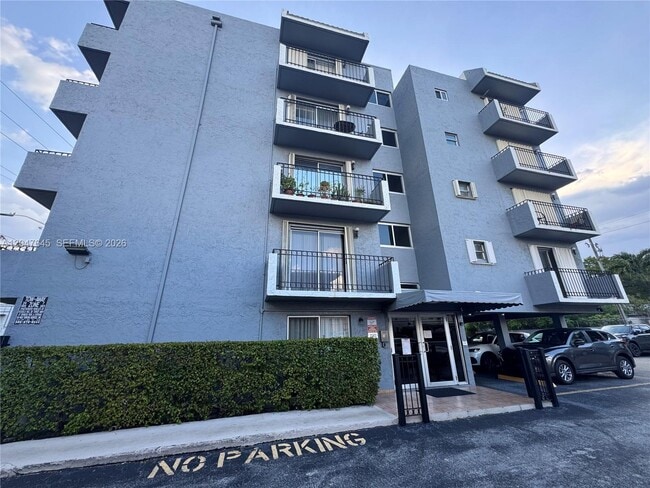 Photo - 1933 SW 7th St Unit 504