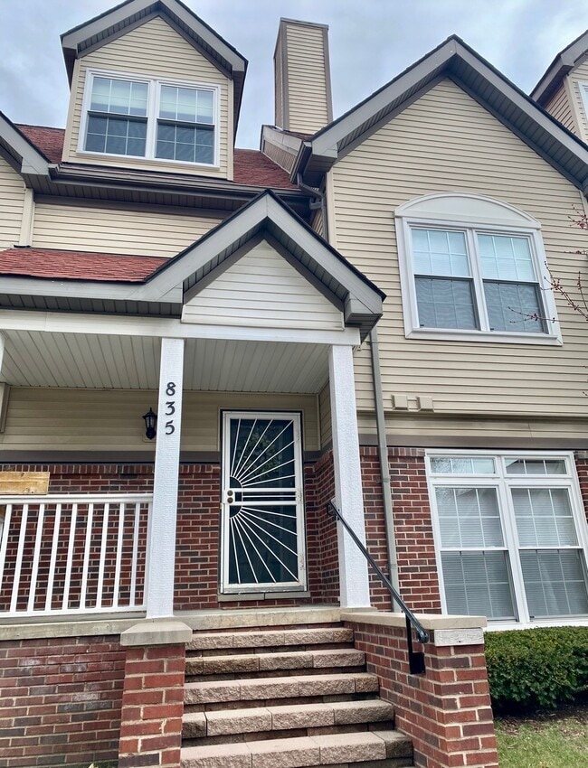 Building Photo - 835 Seville Row Unit 2BR/2BA Townhome-Style Co