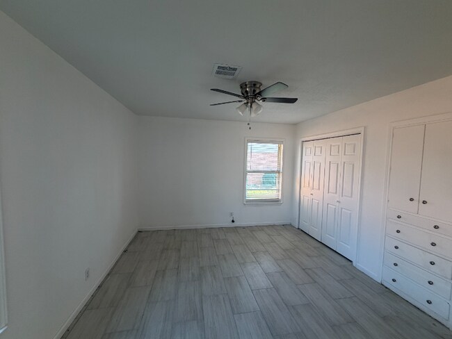 Photo - 229 E Langley Blvd