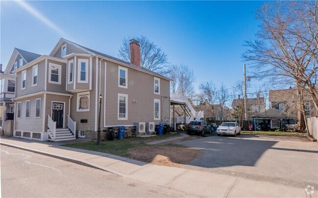 Building Photo - 8 Pleasant St Unit 2E Rental