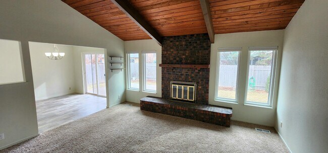 Photo - 1377 E Wright St