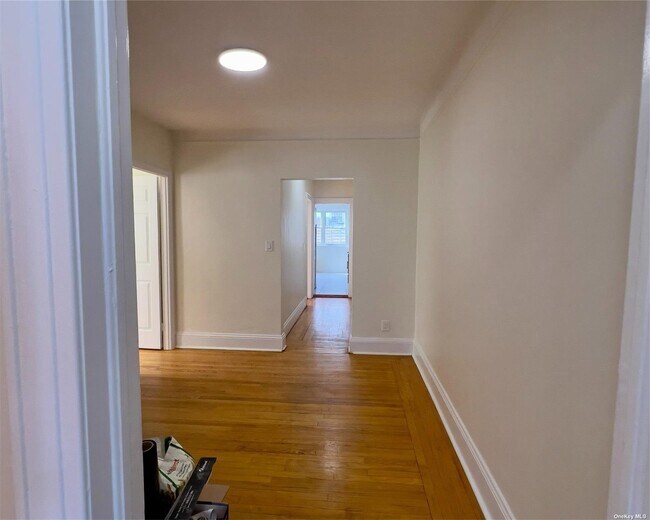 Photo - 115-04 Van Wyck Expy