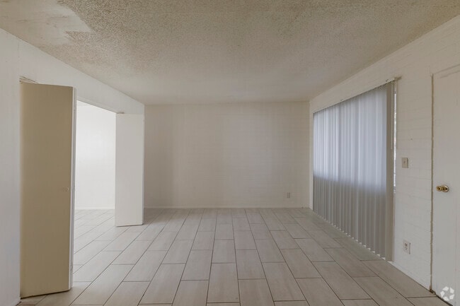 1BR, 1BA - 500SF - Living Room - Scottsdale Suites Apartments