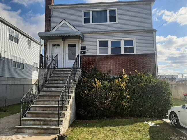 Building Photo - 121 Nassau Ln Unit #2