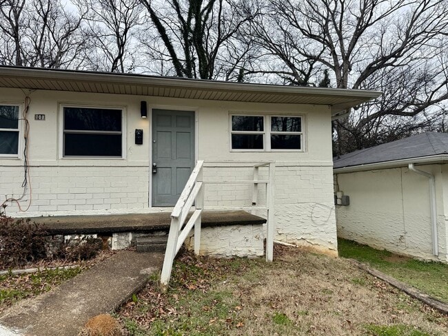 Building Photo - 708 W 47th St Unit A