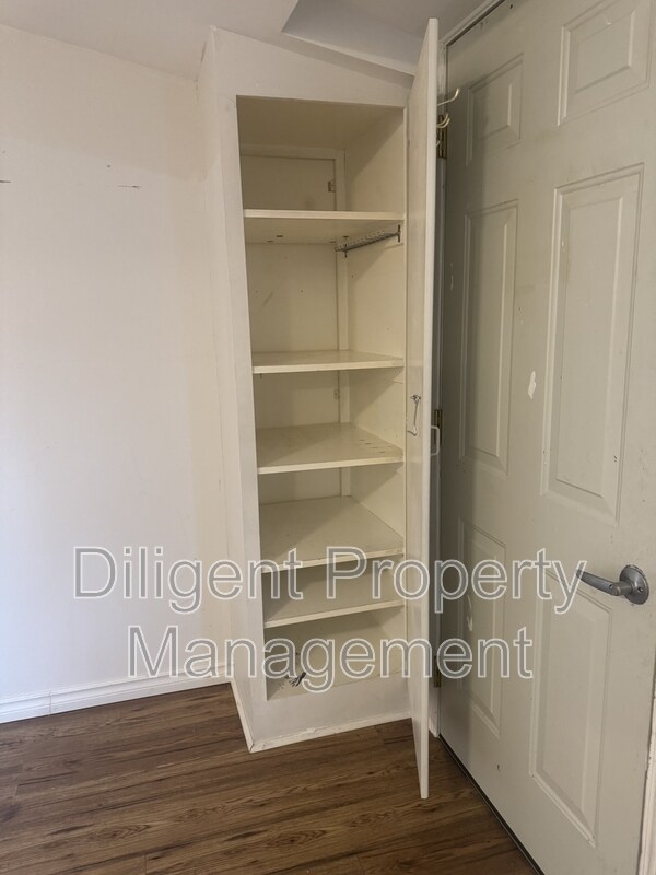 Photo - 612 Romaine St