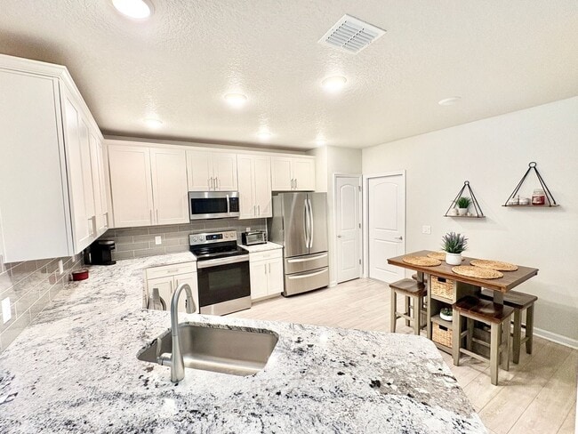 Photo - 783 Simeon Dr