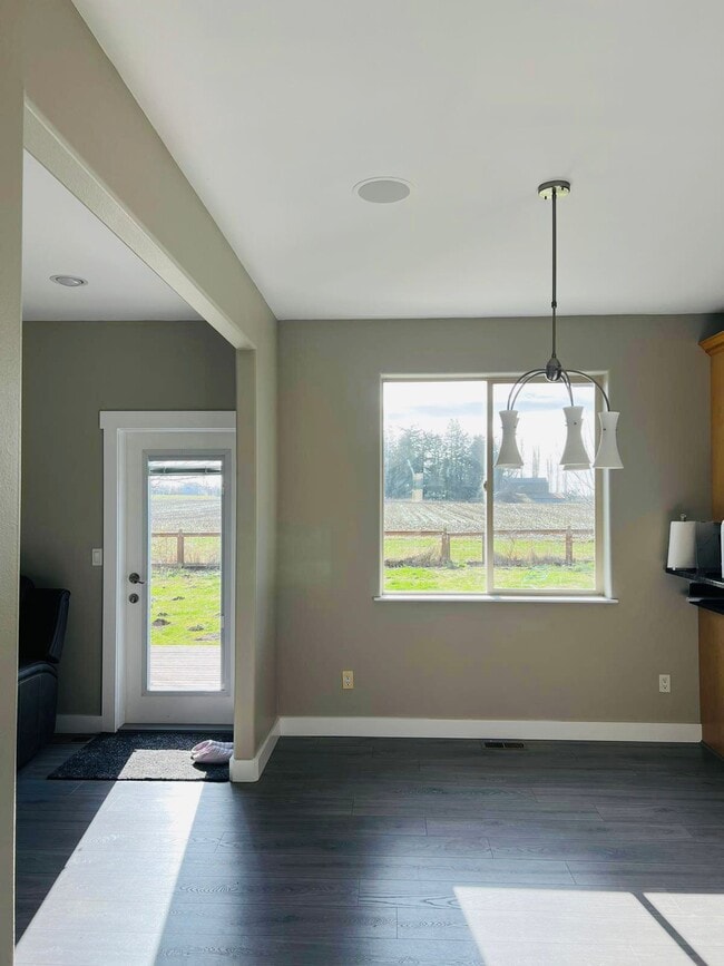 Photo - 2655 Glenmore St