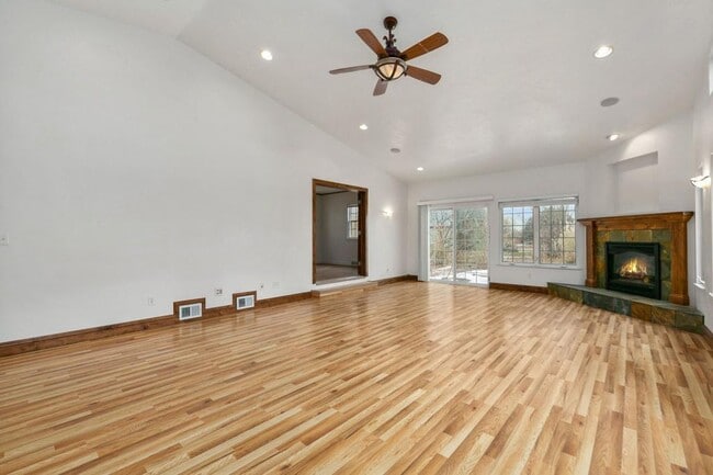 Photo - 2856 E 1st St