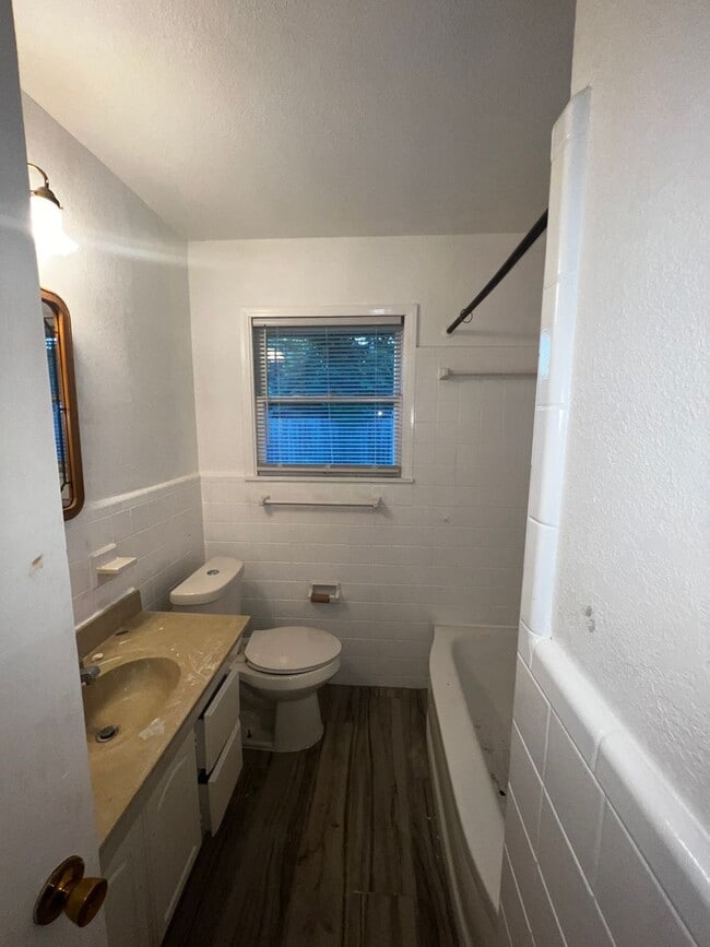 Photo - 3/2/2 home on a quiet street. Centrally lo...