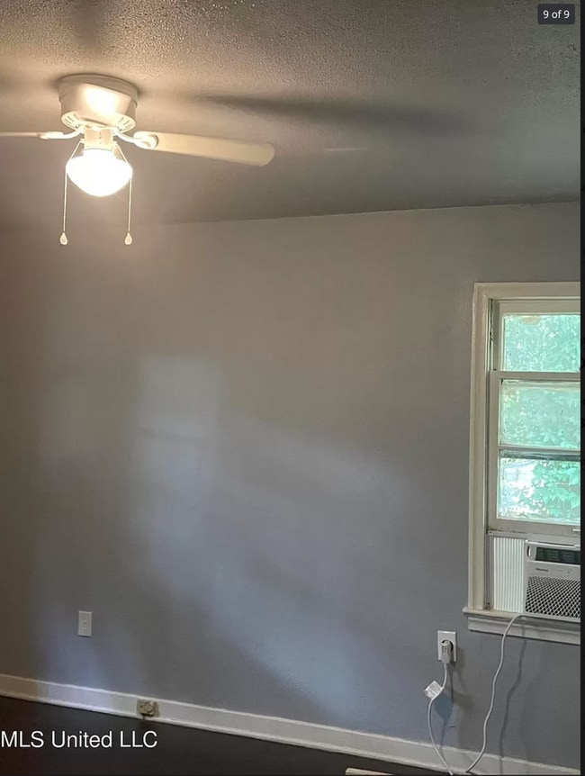 Photo - HUD Friendly | 3 Bed 1.5 Bath | Available ...