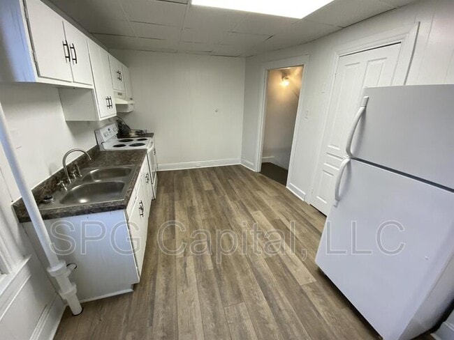 Photo - 233 W Jackson St