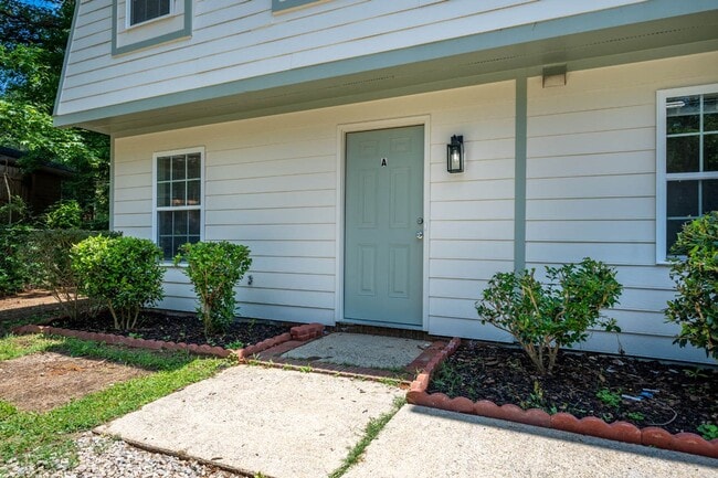 Photo - 105 Stowe Pl
