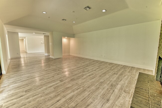 Photo - 15626 Whitewater Ln