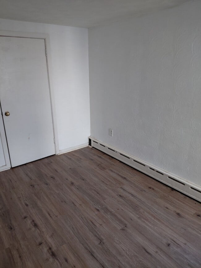 1037 E Philadelphia St Unit 2nd Floor
