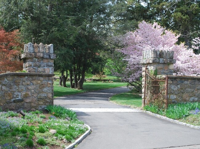 Photo - 2820 High Ridge Rd