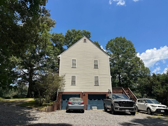 4421 Dianawood Dr
