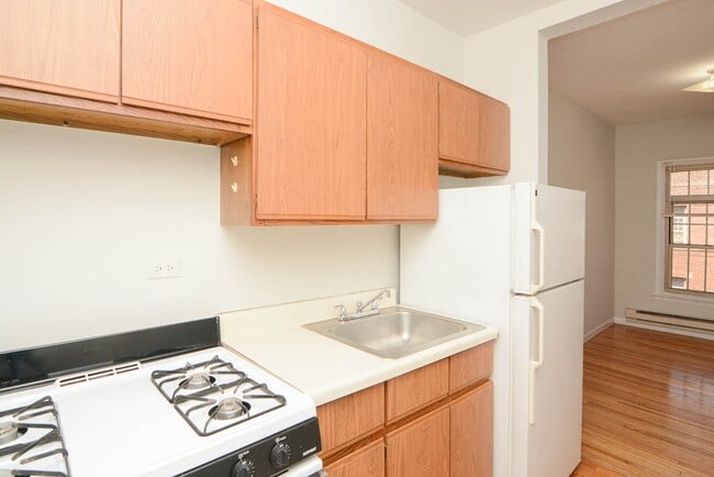 Photo - 627.5 W Barry Ave Unit S4