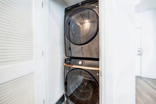 Building Photo - 32 Jones St