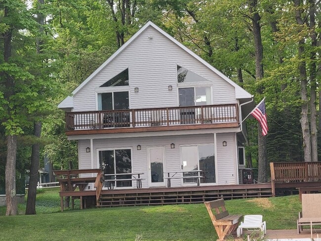 Building Photo - 8077 Woodland Dr Rental