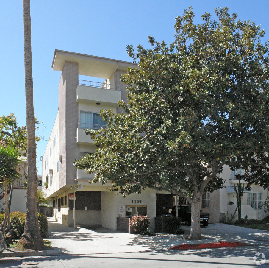 Photo - 1109 S Sherbourne Dr