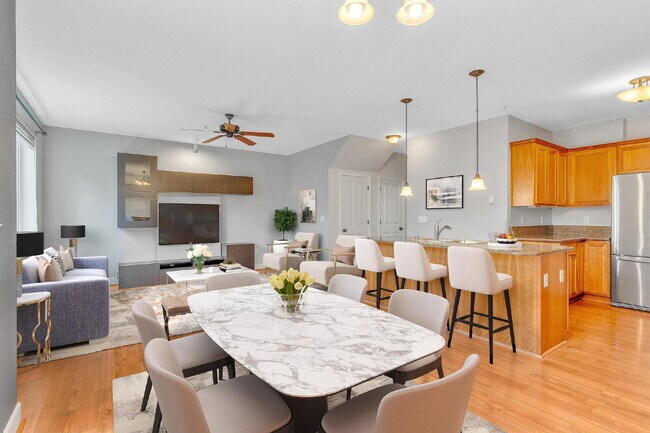 Photo - Gorgeous 3 Bedroom Townhome in Gated Commu... Unidad A8