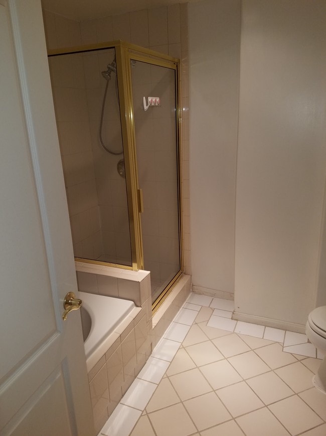 Photo - 5219 Newcastle Ave Unidad 402