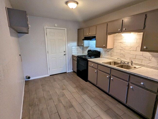 Building Photo - Anderson Unit Anderson B