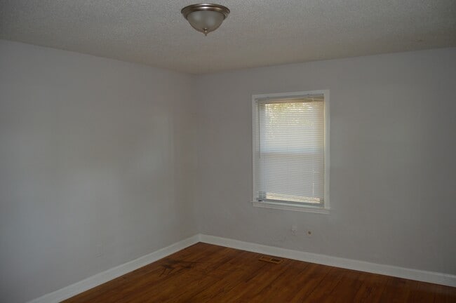 Photo - 860 Opal St