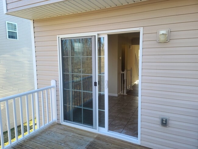 Photo - 3 Bedroom 2 1/2 bath ** End Unit** Townhome for Rent in Waynesboro