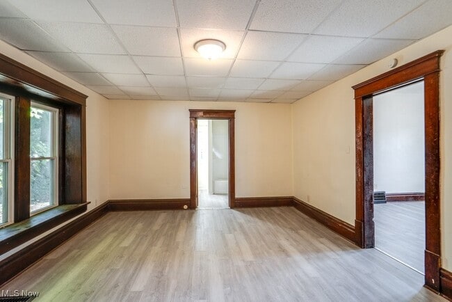 Photo - 485 Allyn St