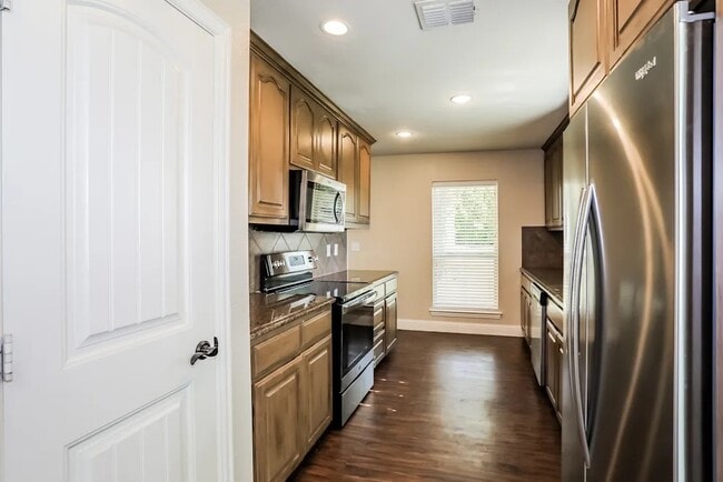 Photo - 2102 Colonial Dr