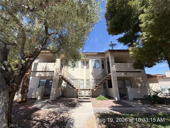 Building Photo - 705 Rock Springs Dr Unit 202
