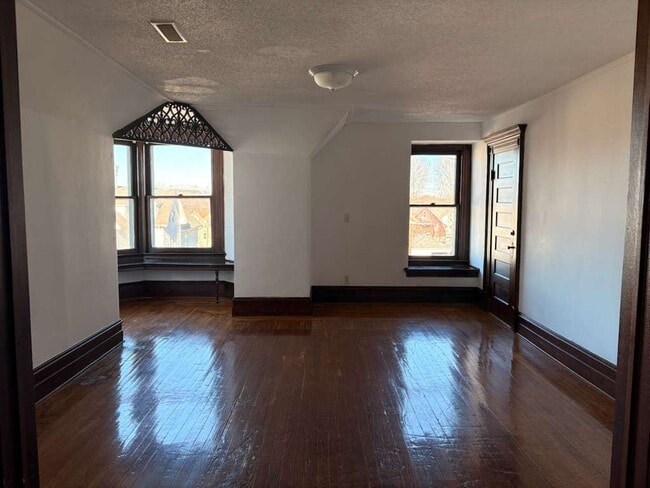 Photo - 331 Chestnut St