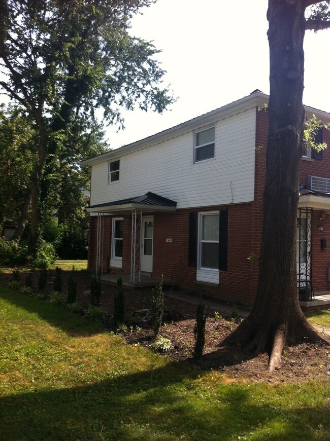 Building Photo - 221 W 9th Ave Unit 221
