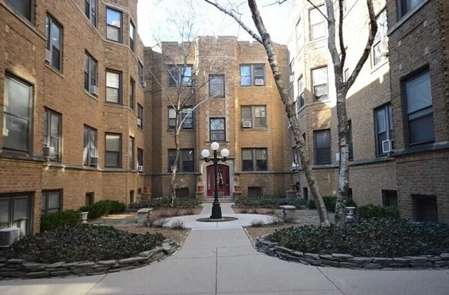 Photo - 536 W Cornelia Ave Unit APT 1S
