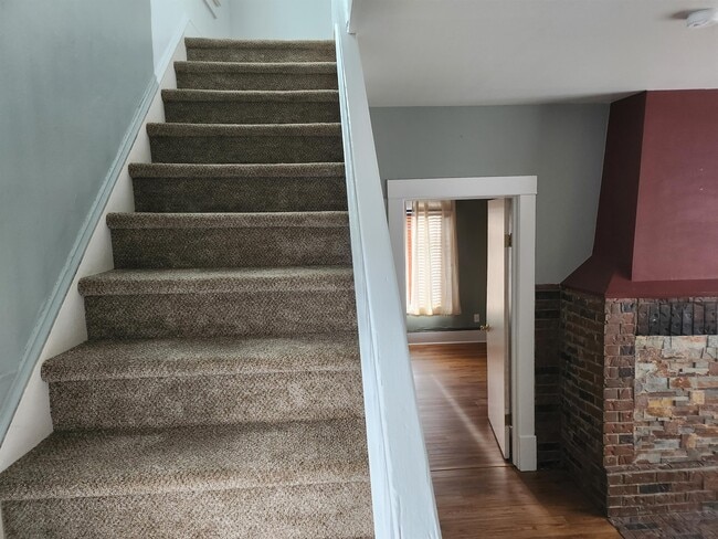 Photo - 610 W Water St
