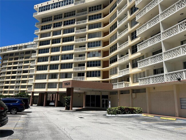 Building Photo - 1825 S Ocean Dr Unit 503 Rental