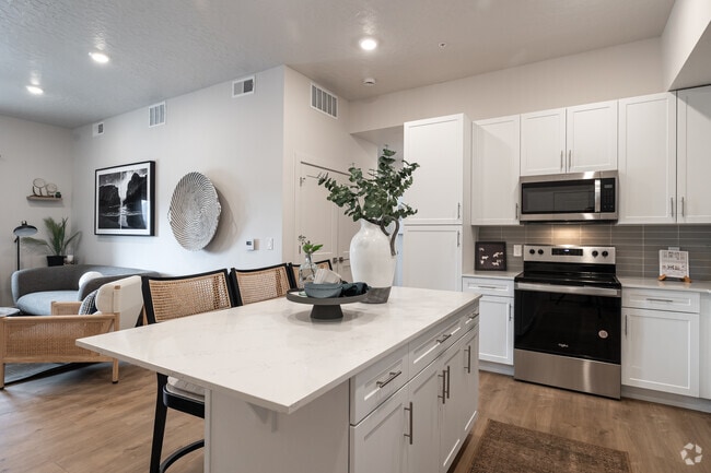 2BR, 2BA - 1.115SF - Kitchen/Living Room
