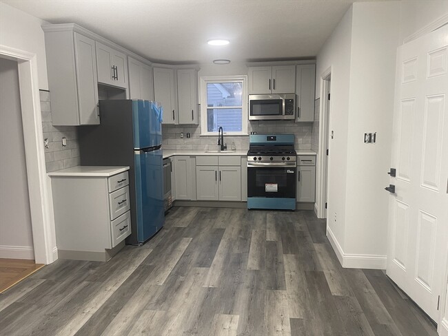 Building Photo - 324 Park St