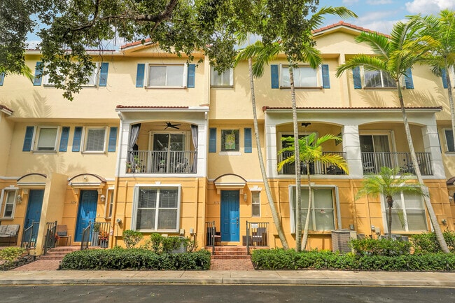 Building Photo - 3172 N Greenleaf Cir