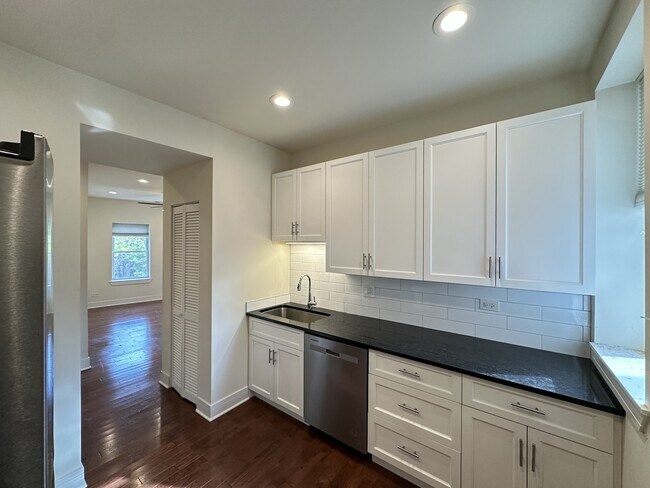 Photo - 1159 W Lunt Ave Unit 4