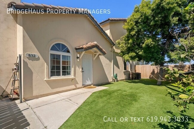 Photo - 832 Georgia St