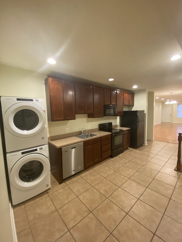 Photo - 1600 Light St